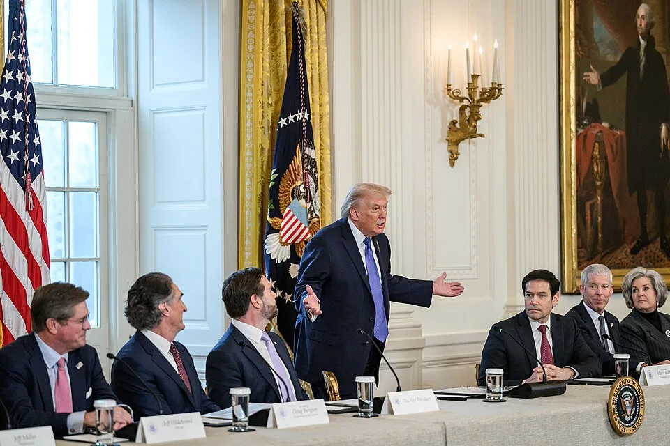 P20260109MR-0882 President Donald Trump attends a roundtable with energy officials and executives from the oil industry in the East Room of the White House