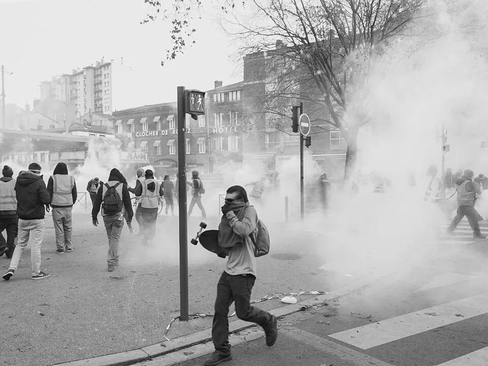 Violent Riots in France 2018 Yellow Vests (44521199380)