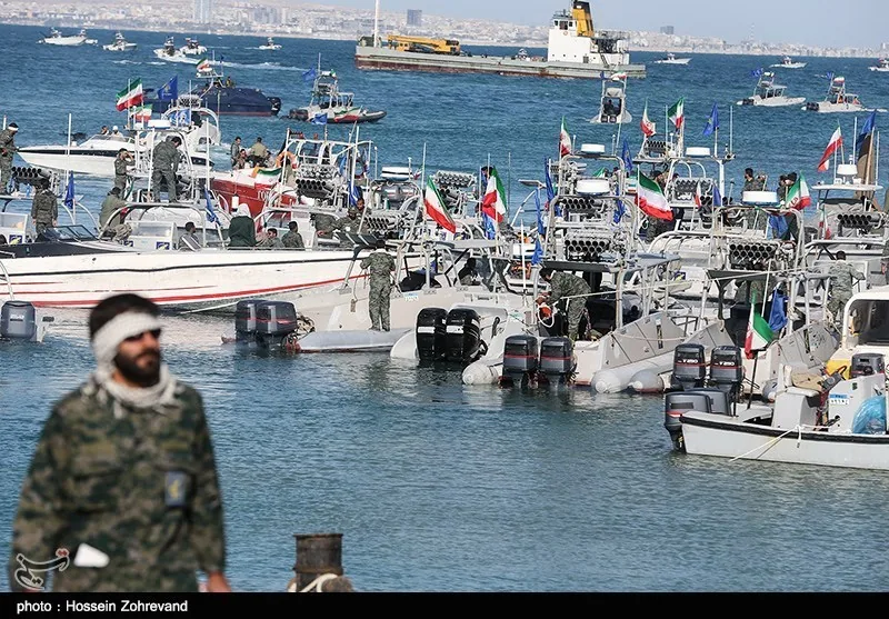 Military speedboats at Islamic Revolution Guards Corps's Military Exercises in Strait of Hormuz 2015 01