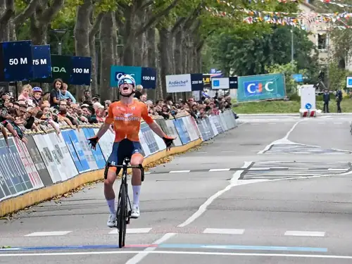 Demi Vollering Wins Tour de France, Makes Rival Eat 78 Seconds of Dust