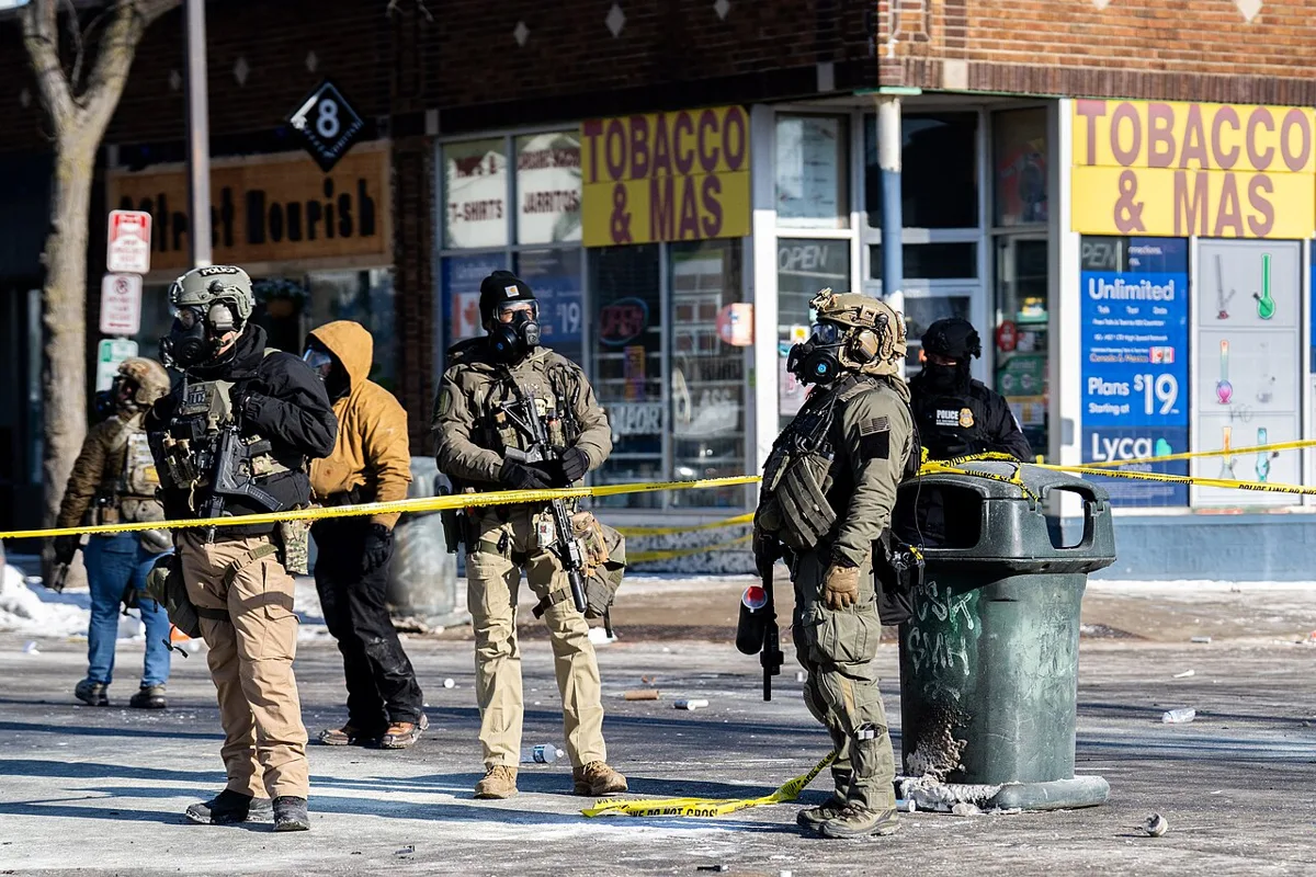 Federal officers following another ICE agent shooting in Minneapolis (55086879666)