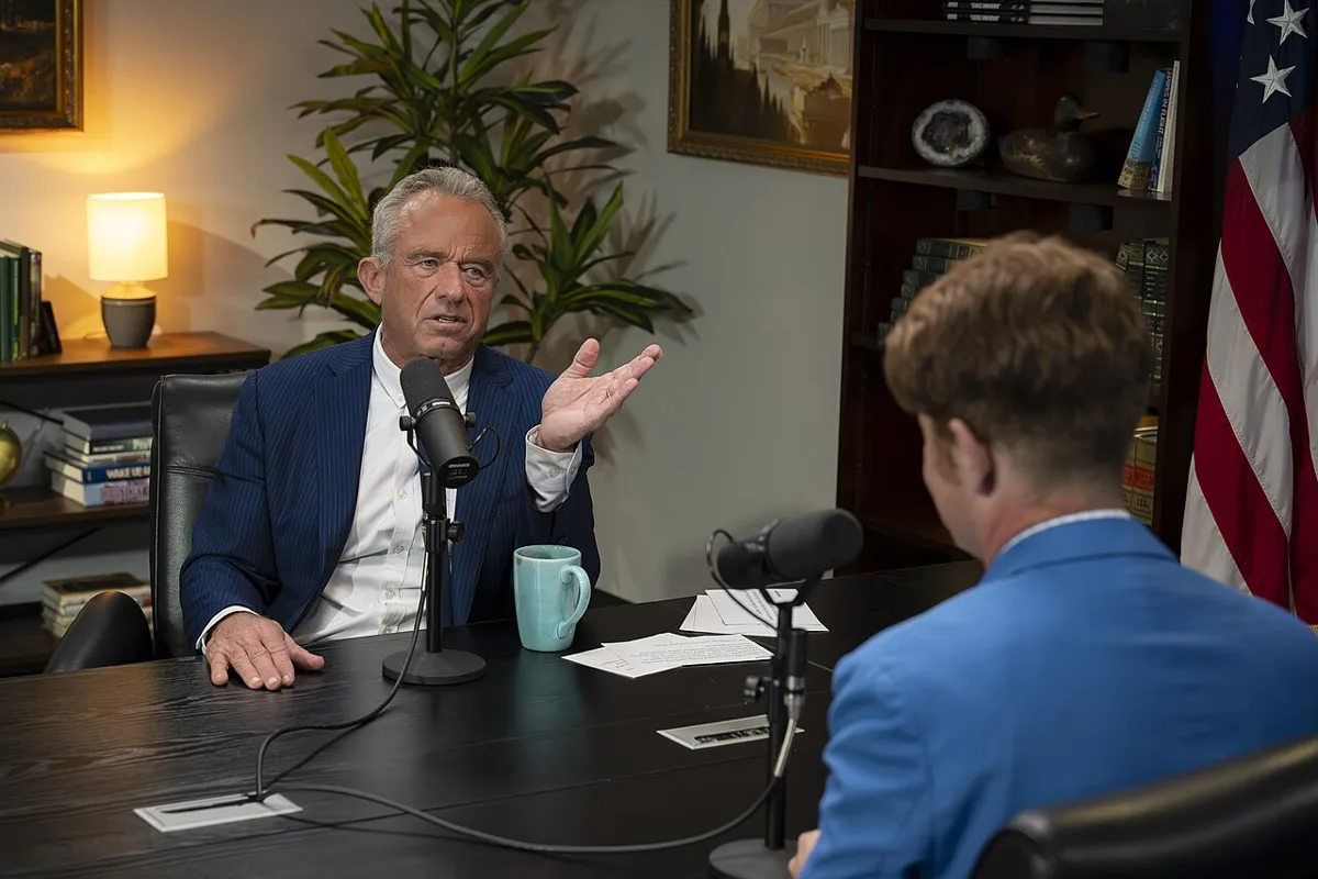 Robert F. Kennedy Jr. with Dr. Leo Trasande (HJg9WmqXMAgYPd9)