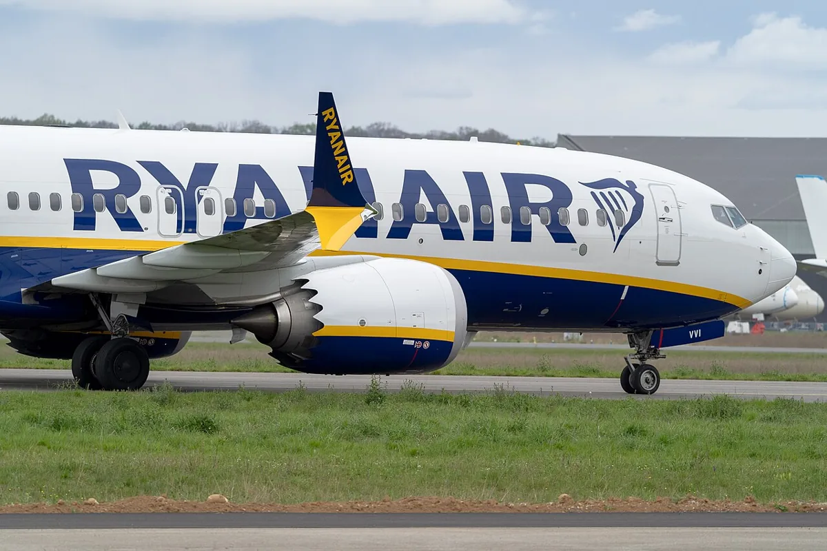 Boeing 737 MAX 8-200 - 9H-VVI from Ryanair close view