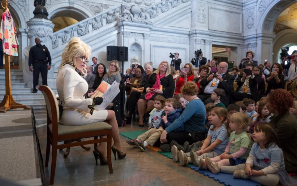 Dolly Parton reads to children in the Library of Congress Great Hall in 2018