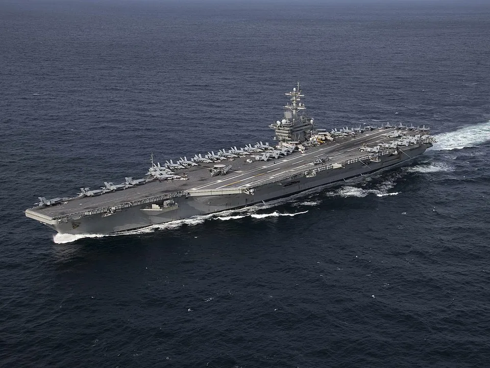 USS Abraham Lincoln (CVN-72) underway in the Atlantic Ocean on 30 January 2019 (190130-N-PW716-1312)