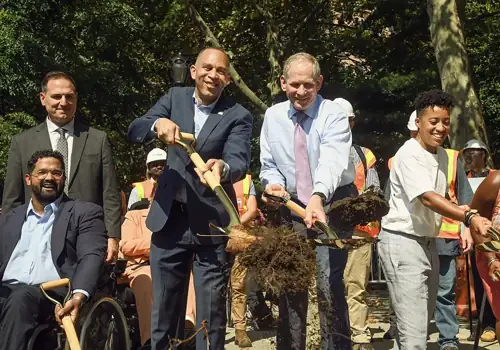Hakeem Jeffries Flies to Harlem to Cockblock a 32-Year-Old Socialist