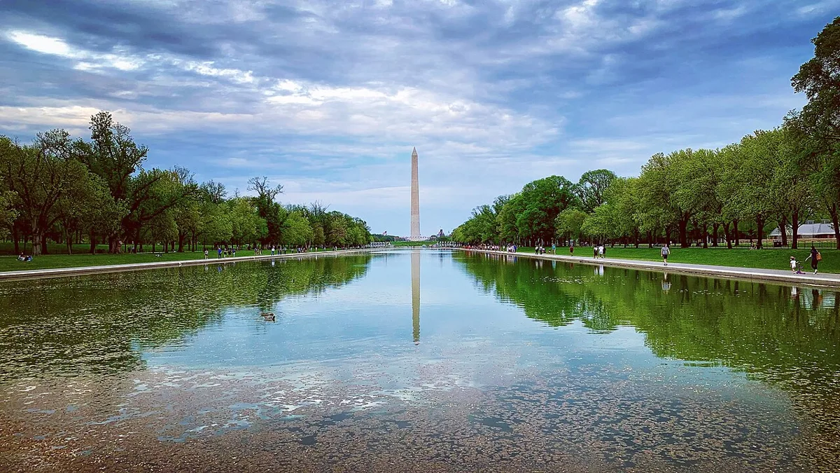 Lincoln Memorial Reflecting Pool With The Washington Monument