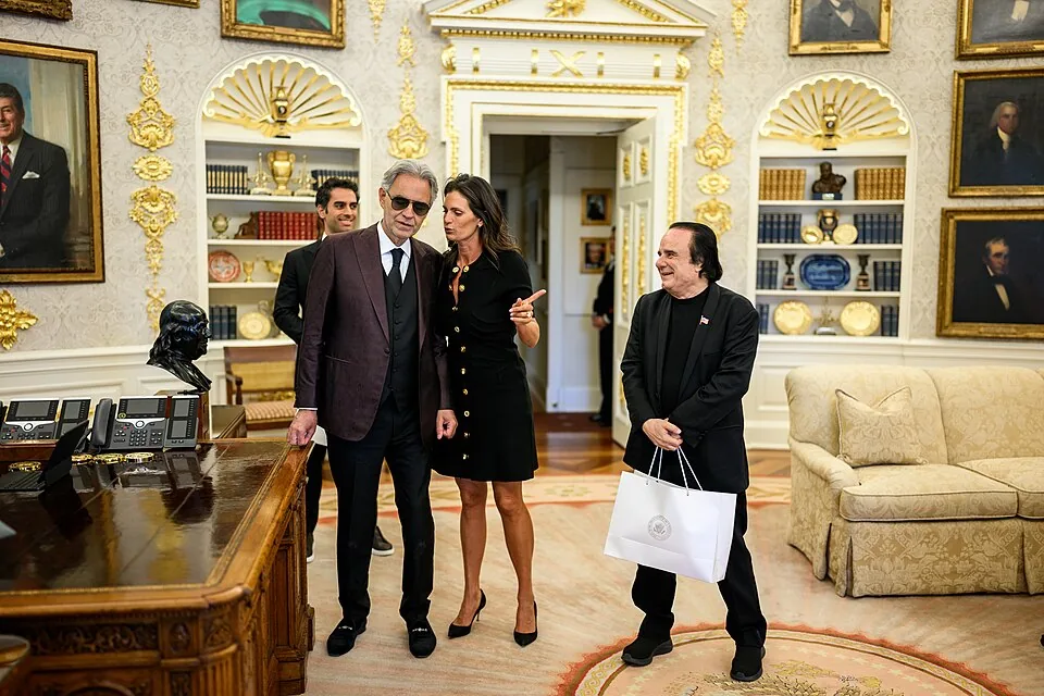 Donald Trump meets with Andrea Bocelli in the Oval Office, Friday, October 17, 2025 - 11