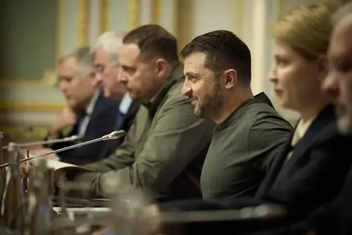 Zelensky Flies to G7 With No Trump Meeting Scheduled