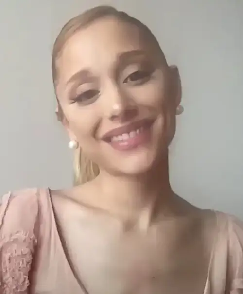 Ariana Grande Drops West End Show, Cites 'Endless Public Scrutiny' of Her Body