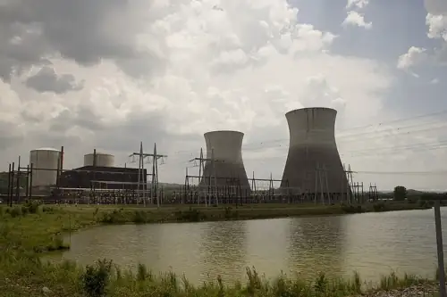 U.S. Strikes Iran's Nuclear Plant Perimeter While Trump Says Tehran 'Wants a Deal'