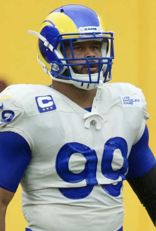Aaron Donald, 35, Comes Out of Retirement to Terrorize the NFL One More Time