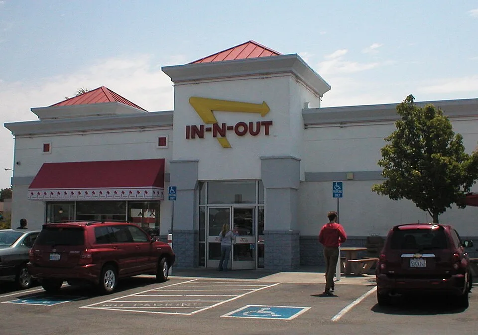IN-N-OUT (777743512)