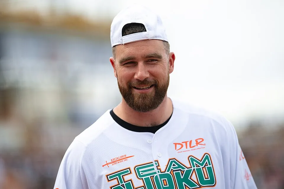 Travis Kelce (53792102611)