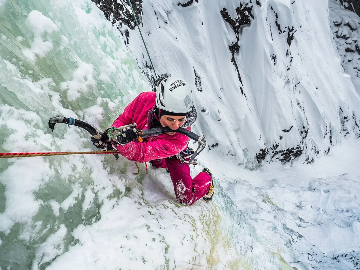 Flo dans Juvsøyla à Rjukan, Norvège-rotated