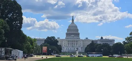 House Republicans Head Home to Face Voters Who Hate Their War
