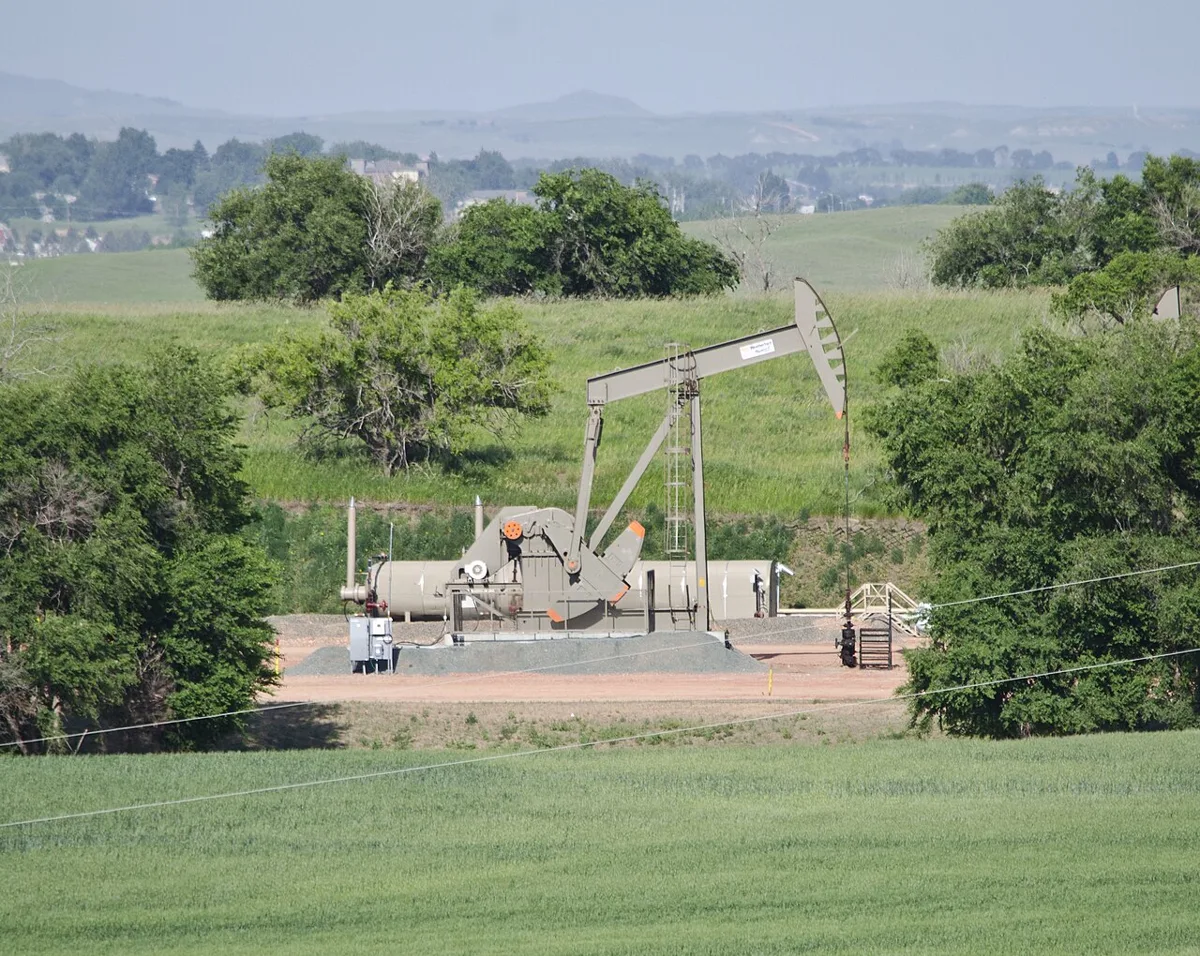 Obenour 2 oil well - Evanson Place - Arnegard North Dakota - 2013-07-04 (9287217135)
