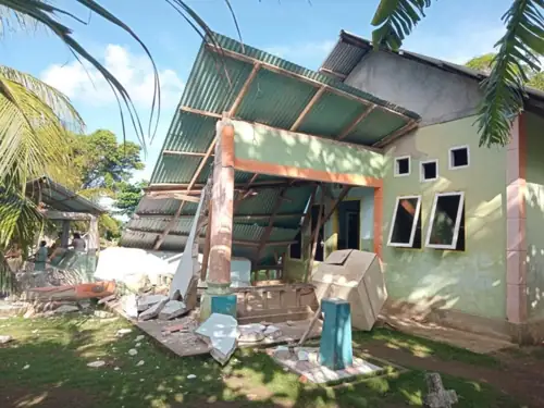 7.7 Quake Kills 53 in Indonesia, Nearly 1,000 Aftershocks Follow