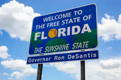 Airboat Capsizes in Florida Canal, Kills 2 and Leaves 1 Missing