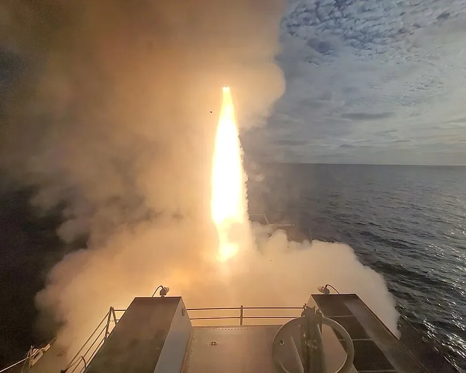 USS John Finn (DDG 113) launches a missile during U.S. Pacific Fleet’s Unmanned Systems Integrated Battle Problem