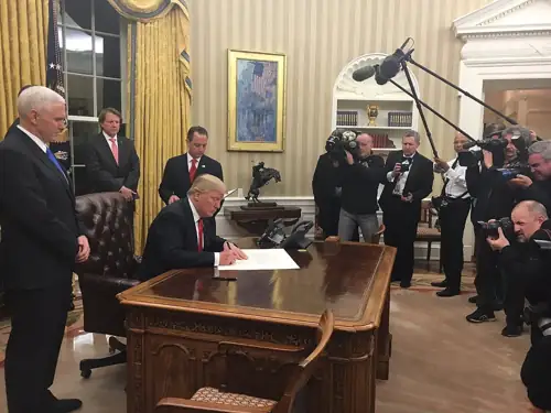 Trump Brags He's 'Settled 8 Wars' While Russia-Ukraine Drags On