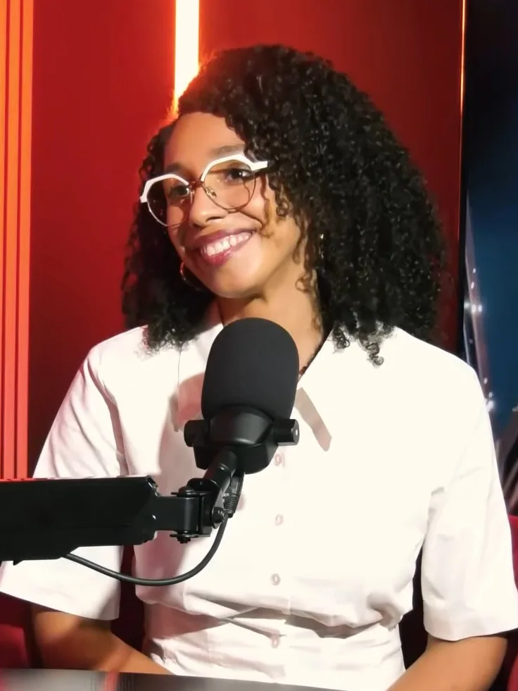 Darializa Avila Chevalier during interview on Secretos CEO