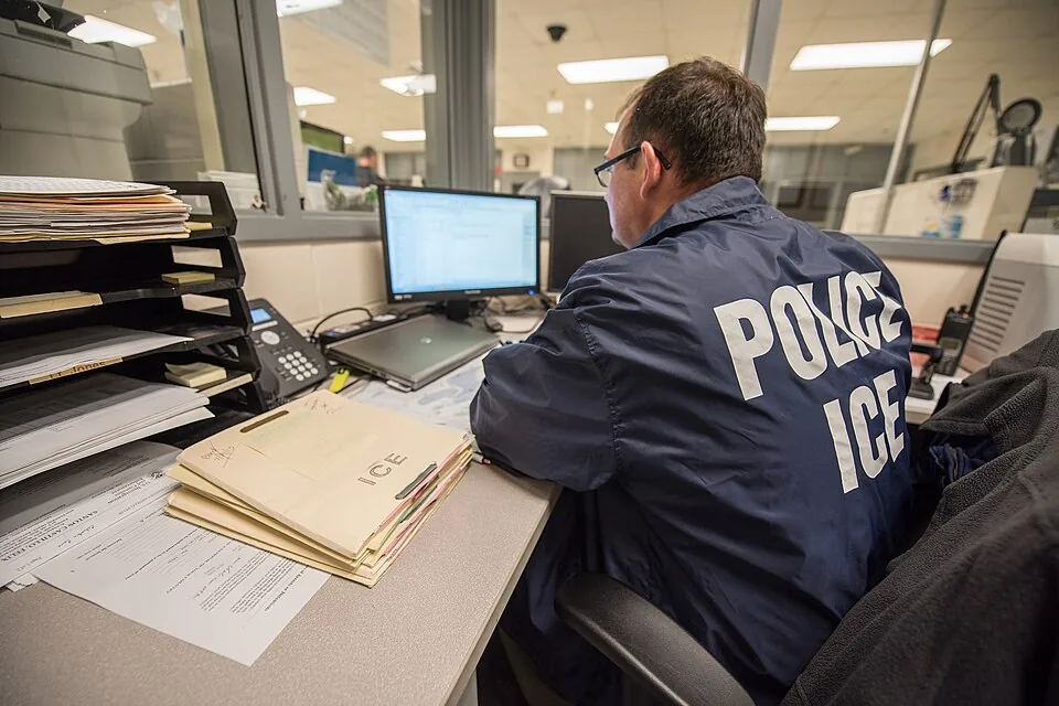An ICE ERO officer monitors a detention facility in Buffalo, NY (50044150518)