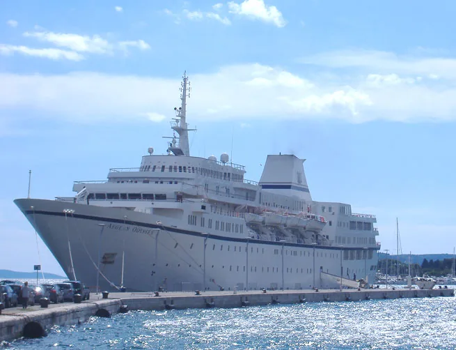 Luxury Cruise Where Retirees Sold Their Homes Ends in Cambodia, Bankrupt