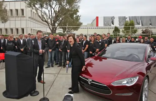 Tesla on Autopilot Kills 76-Year-Old Woman Inside Her Own Home