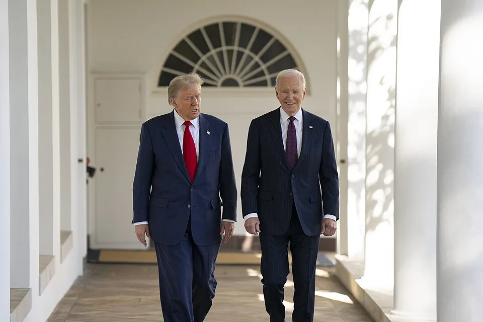 Biden walks with Trump at White House, 2024 (54137783721)
