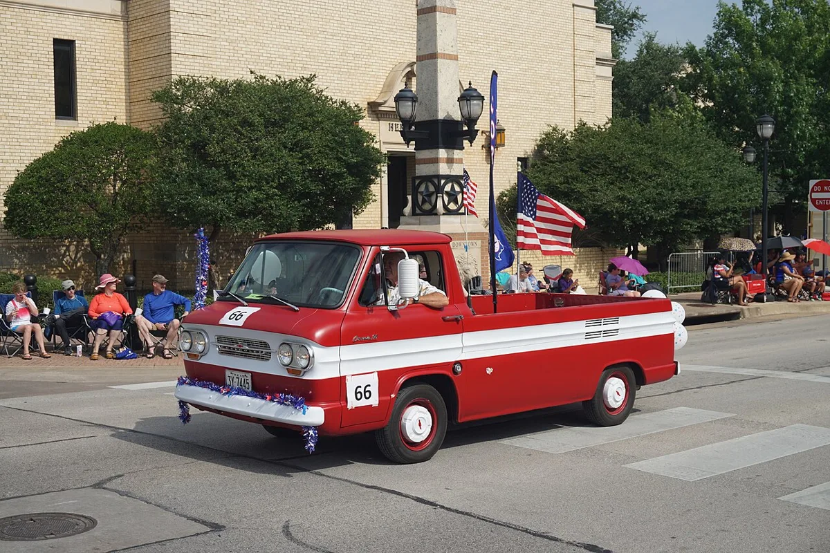2021 Arlington Independence Day Parade 081 (Chevrolet Corvair 95)