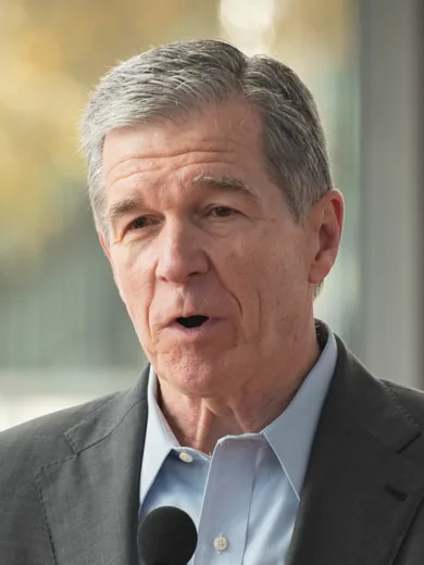 Roy Cooper speaks at NC by train home for the holidays 2023 (cropped)