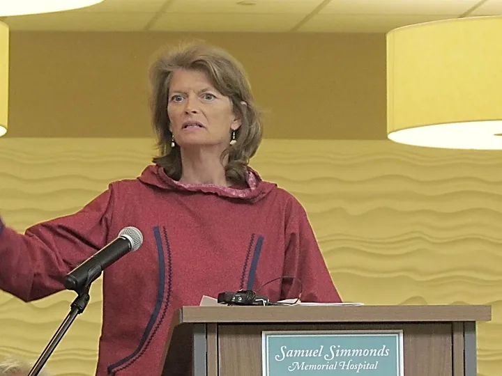 Lisa Murkowski in kuspuk
