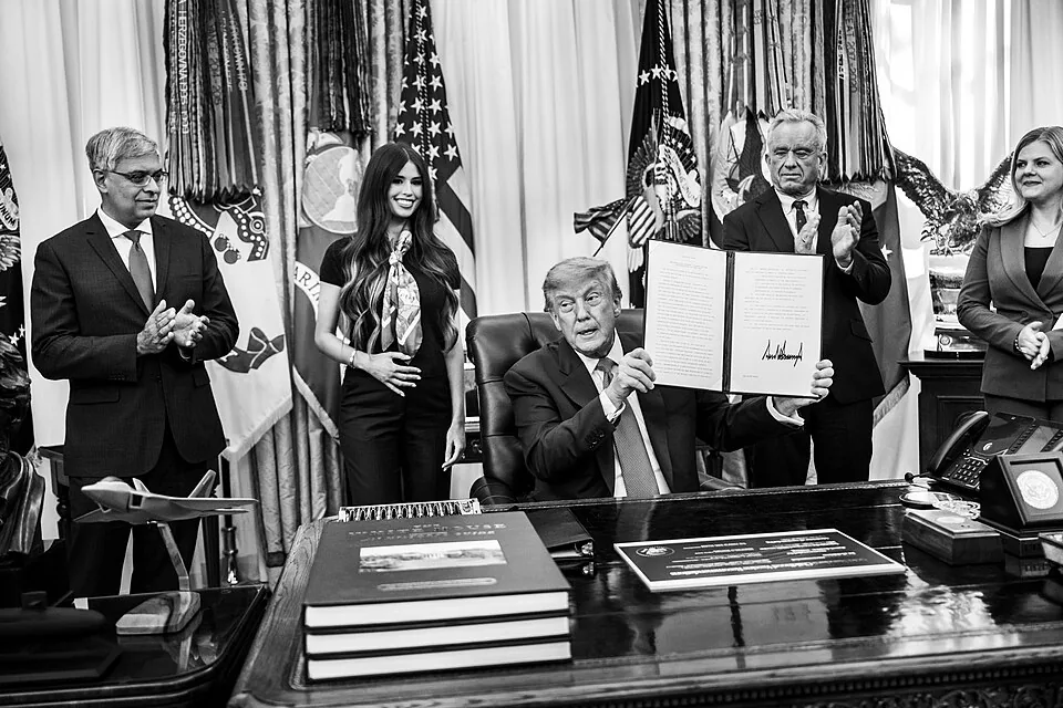 Donald Trump signs an Executive Order regarding childhood vaccines in the Oval Office, Monday, August 10, 2026 - 7