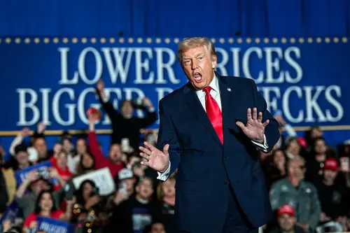 Trump Demands 1% Interest Rates, Predicts 20% GDP Growth, Confuses 'Deficit' With 'Loss'