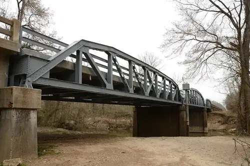 Man Dives Off Missouri Bridge to Escape Cops, Gets Caught Anyway